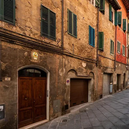 - Stylish Loft Near Piazza Del Campo!