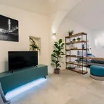 Guesthost - Stylish Loft Near Piazza Del Campo *