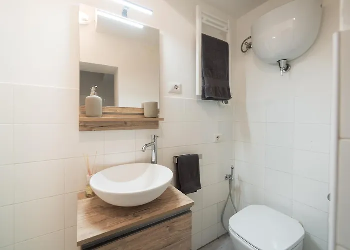 Guesthost - Stylish Loft Near Piazza Del Campo Сієна