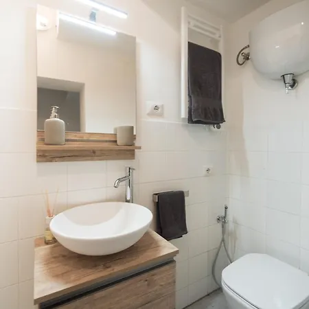 Guesthost - Stylish Loft Near Piazza Del Campo シエーナ
